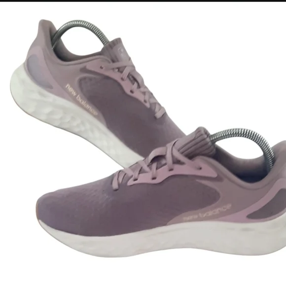 New Balance Women's Fresh Foam Arishi V4 running shoe.Lilac Chalk/Violet Size 9 - Picture 4 of 5